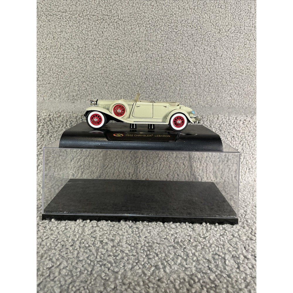 Signature Series 1932‎ CHRYSLER LEBARON Classic Car Replica 1:32  Beige